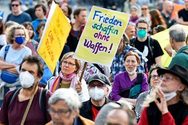 Ostermarsch in Freiburg – Verzicht auf Waffenlieferungen gefordert