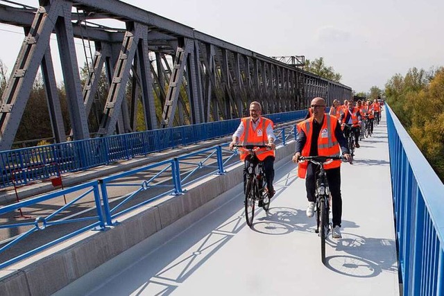 Das Bauwerk ist offiziell fr den Verk...mit E-Bikes ber den angebauten Teil.   | Foto: Volker Mnch