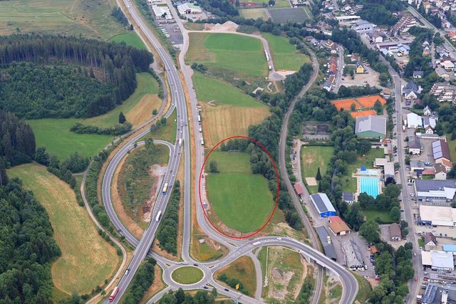 Das Baugrundstck liegt am Kreisverkehr Neustadt-Mitte der Bundesstrae 31.  | Foto: Stadt Titisee-Neustadt