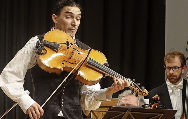 Mit virtuosem Spiel auf dem selten geh...Bad Sckinger Kursaal die Zuhrer mit.  | Foto: Roswitha Frey