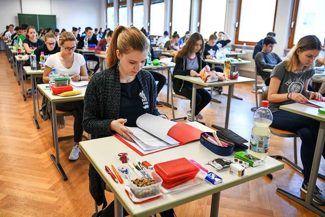 Tempos, Trinken, Stifte &#8211; alles ...etzt geht es an die Prfungsaufgaben.   | Foto: Felix Kstle