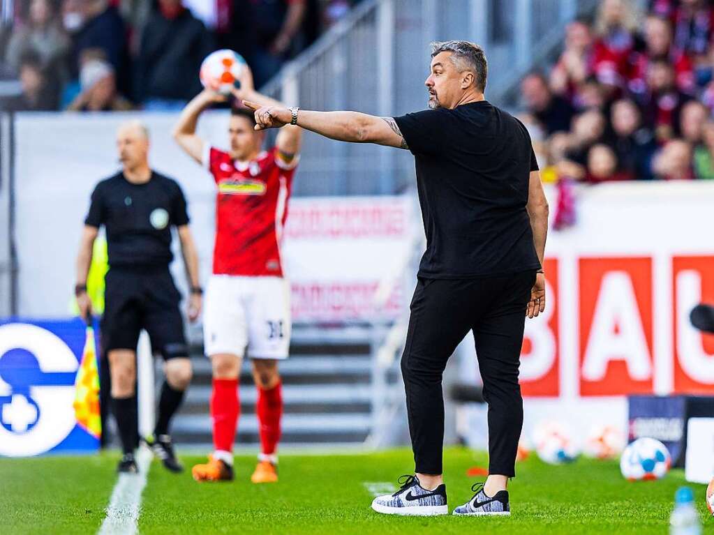 VfL-Coach Reis versucht hier noch zu retten, was nicht mehr zu retten ist.