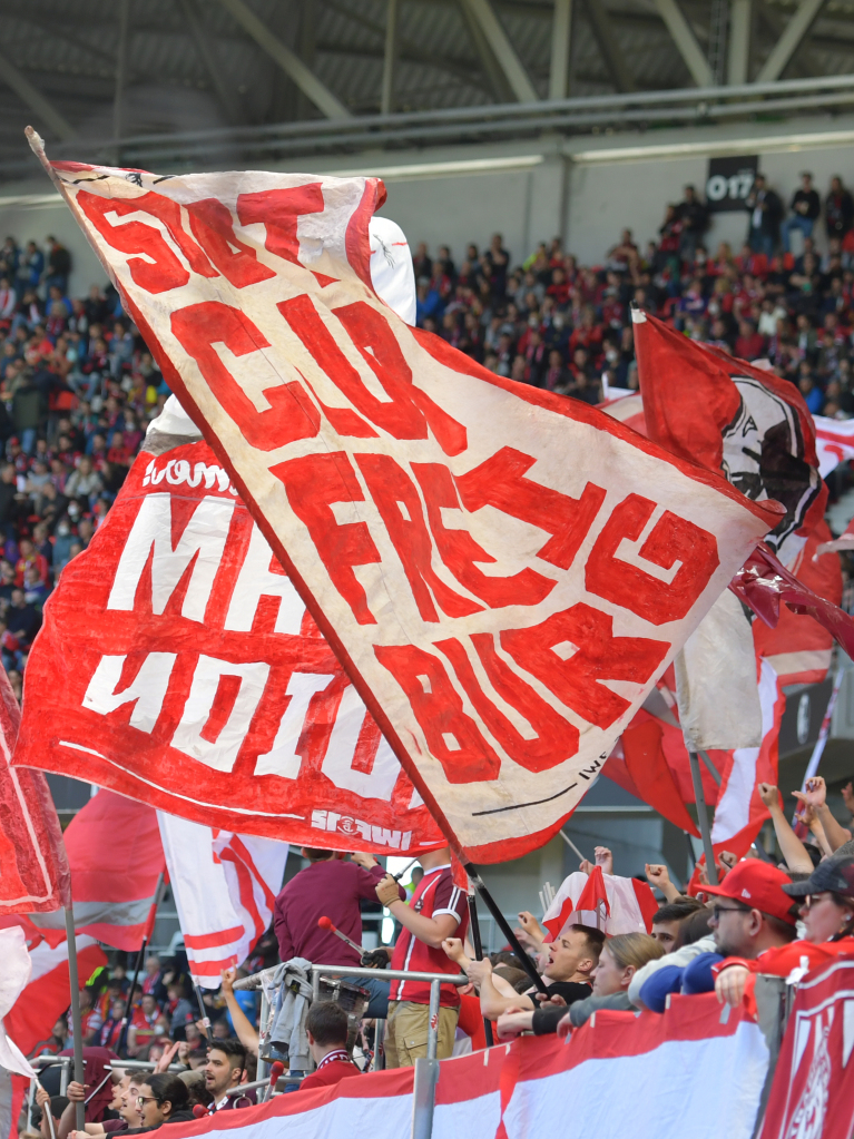 Die Fans des SC Freiburg liefern Trainer Christian Streich „ein Stadion, das kocht“.