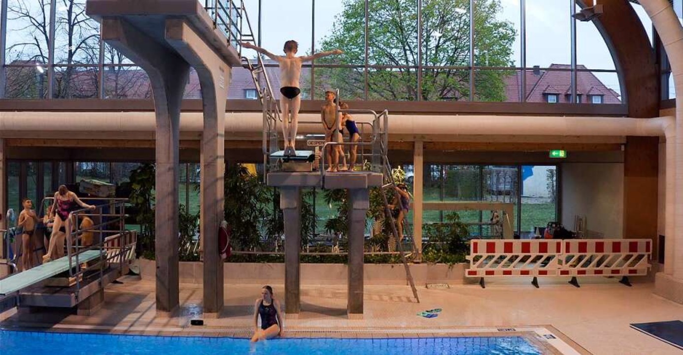 Momentan nutzen die Wasserspringer noc...ll es im größeren Westbad weitergehen.  | Foto: Falko Wehr