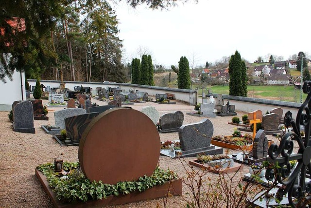 Die Planung fr den Friedhof Seppenhof...rmationsveranstaltung rege diskutiert.  | Foto: Christa Maier