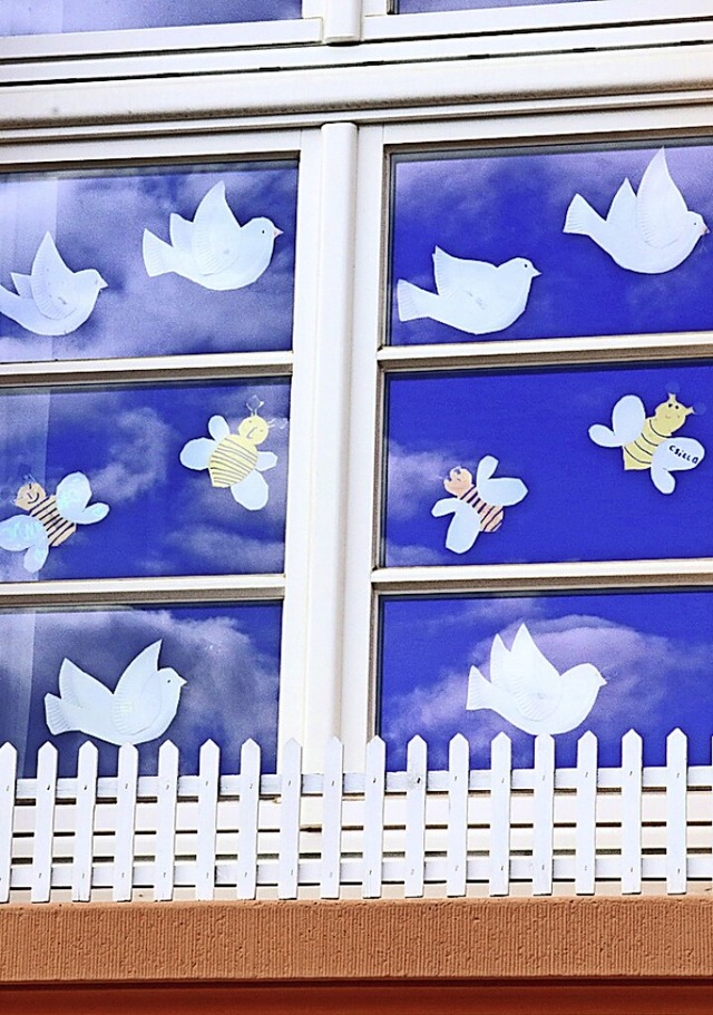 Die Kinder der Grundschule Grafenhause...en Friedenstauben fr den guten Zweck.  | Foto: Dorothe Kuhlmann