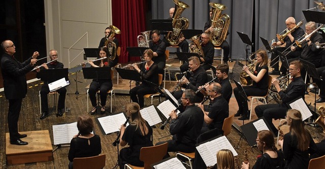 Schwungvoll ging das Gemeinschaftsorch...Heiligenzell in die neue Konzertzeit.   | Foto: Walter Holtfoth
