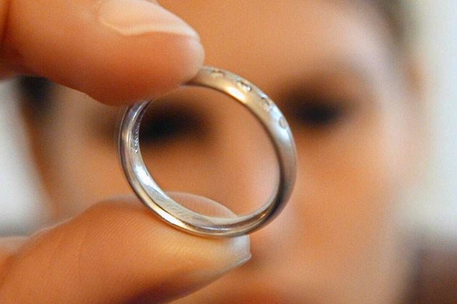 Damit Frauen nicht zwangsverheiratet w...dingen ein Untersttzungsnetzwerk auf.  | Foto: adrian hoffmann