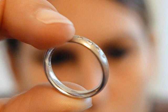 Damit Frauen nicht zwangsverheiratet w...dingen ein Untersttzungsnetzwerk auf.  | Foto: adrian hoffmann