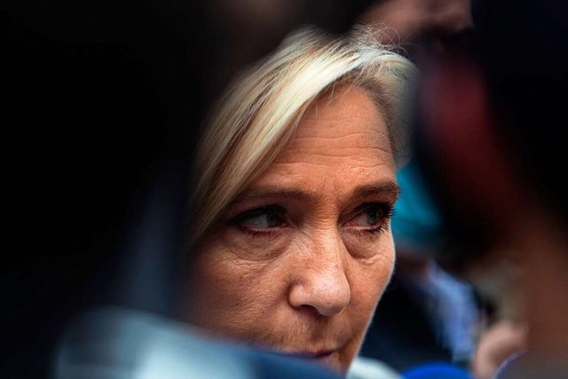 Marine Le Pen am Montag bei einem Wahlkampfauftritt in Saint-Pierre-en-Auge.  | Foto: SAMEER AL-DOUMY (AFP)