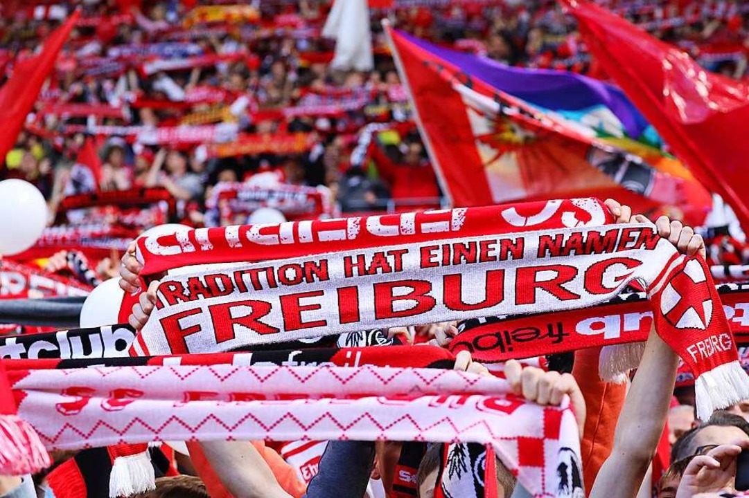 Bei einer Choreo auf der Sdtribne im...19-Jhrige wurde verletzt. Symbolbild.  | Foto: Joachim Hahne
