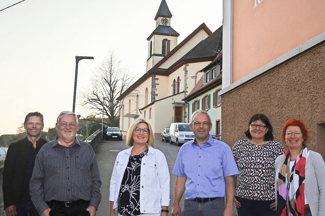 Gemeinsam fr die Sanierung der Kirche...bedingt Sabine Selinger und Alois Lai.  | Foto: Christine Weirich