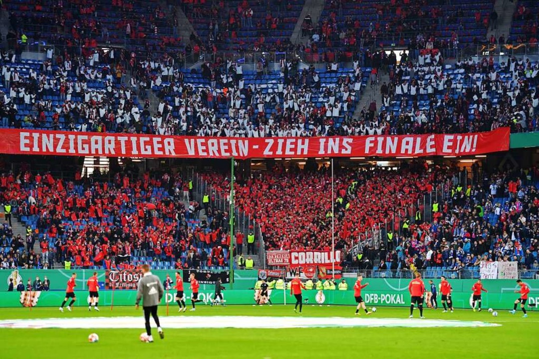 6000 Freiburger Fans waren nach Hambur...nd lauter als die 51.000 Fans des HSV.  | Foto: Achim Keller