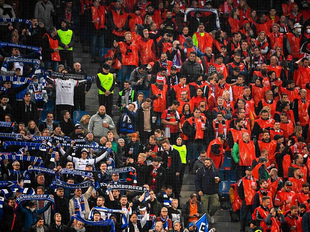 57.000 Zuschauerinnen und Zuschauer verfolgten das Halbfinale des DFB-Pokals zwischen dem Hamburger SV und dem SC Freiburg.