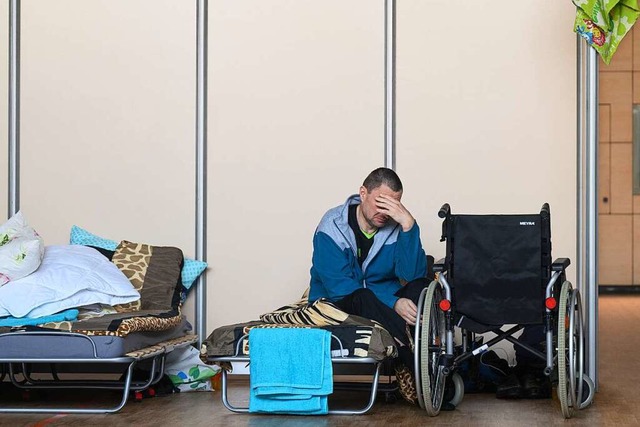 Tglich kommen Menschen aus der Ukrain...sind traumatisiert und brauchen Hilfe.  | Foto: Robert Michael (dpa)