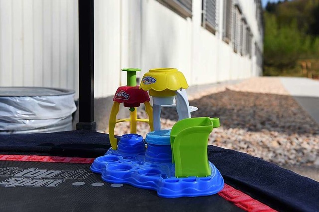 Spielzeug vor der Container-Unterkunft in Kandern  | Foto: Jonas Hirt