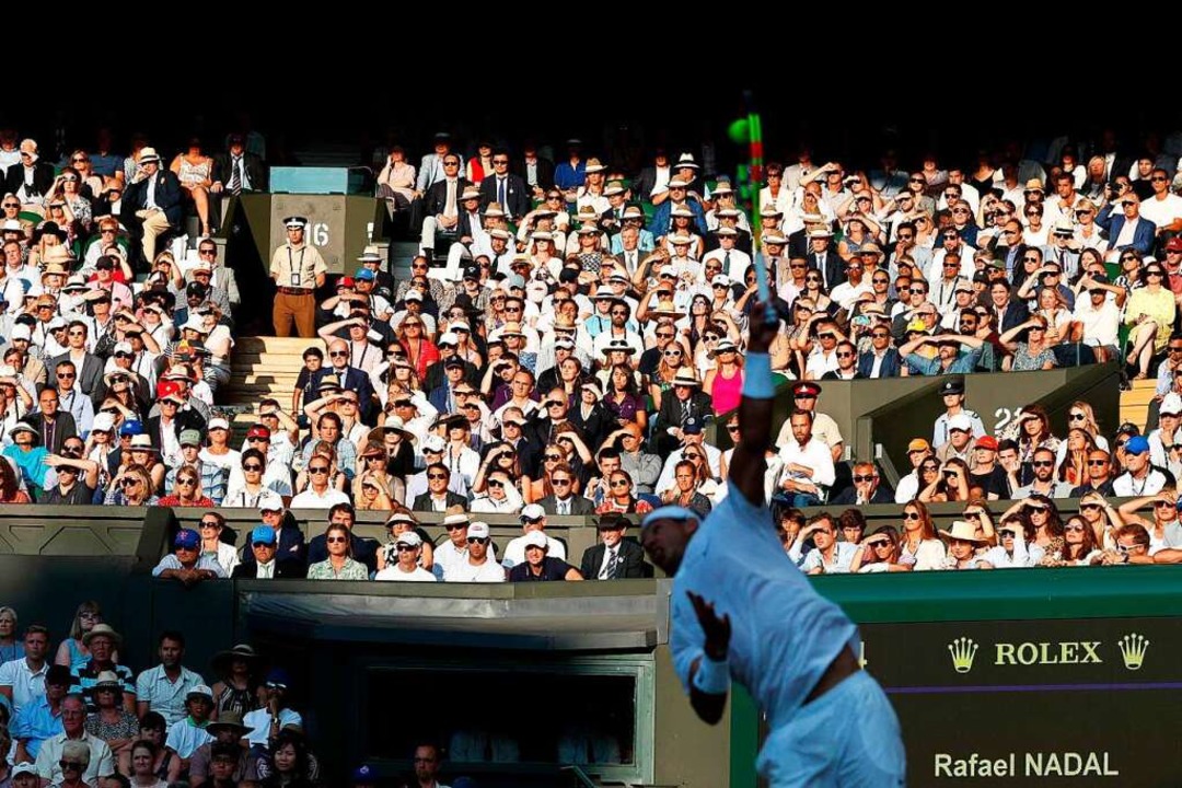 Beim Rasen-Klassiker in Wimbledon werd...en (Archivbild von Rafael Nadal 2019).  | Foto: ADRIAN DENNIS (AFP)