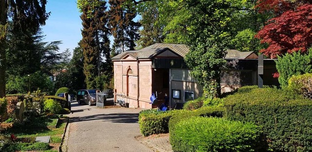 Die denkmalgeschtzte Leichenhalle im ...hiedshalle am oberen Friedhofseingang.  | Foto: Gerhard Walser