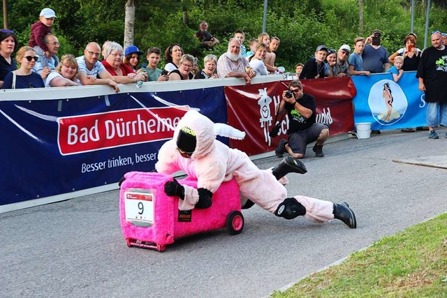 Auf der Plschtonne liegend geht es auf die Strecke in  rasender Talfahrt.  | Foto: Eva Korinth