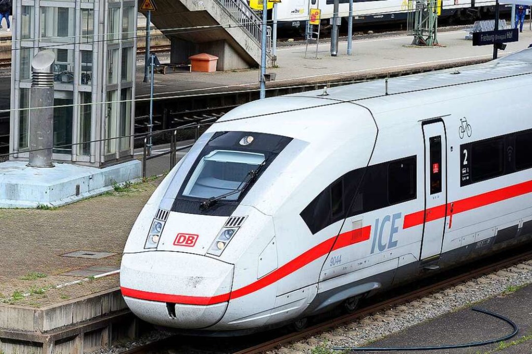 Früher oder später kommt er in Freiburg an &#8211; der ICE der Deutschen Bahn.  | Foto: Ingo Schneider