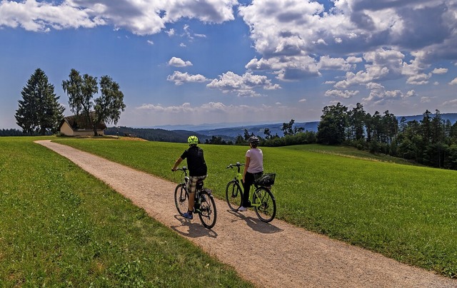 Auf zahlreichen ausgeschilderte Radtouren kann man die Region per Bike erkunden.  | Foto: landkreis waldshut