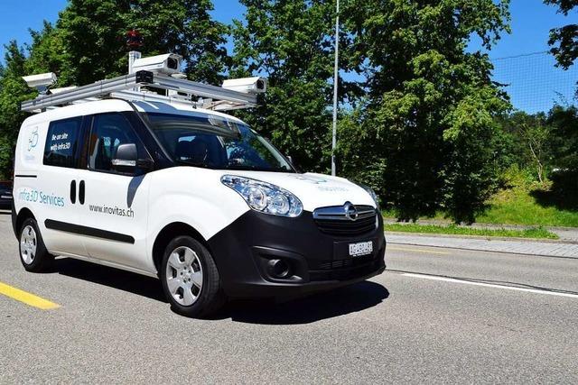 Ein Opel, der es in sich hat: Freiburgs Straßen werden derzeit digitalisiert