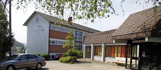 Grundschule (hinten) und Kandertalhalle  erhalten eine neue Heizung.  | Foto: Herbert Frey