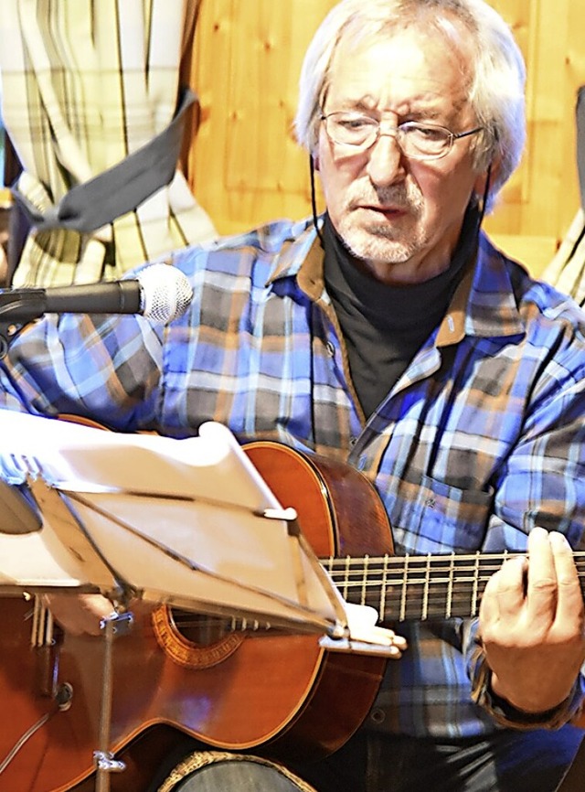 Die Proteste in Wyhl sind ein Thema von Roland Burkharts Liedern.  | Foto: Benedikt Sommer