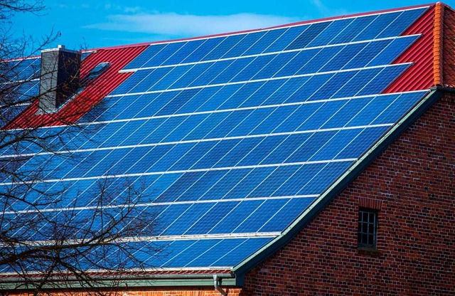 Es braucht mehr Fotovoltaik fr due Energiewende &#8211; auch auf Bauernhusern.  | Foto: Jens Bttner