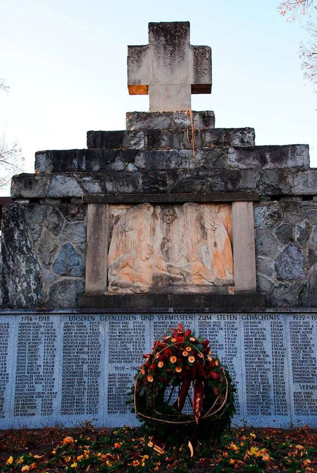 Koloss des Gedenkens: das Kriegerdenkmal auf dem Btzinger Friedhof  | Foto: Manfred Frietsch