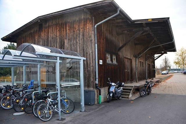 Zu viele alte Pflüge: In der Güterhalle in Efringen-Kirchen ist Ausmisten angesagt