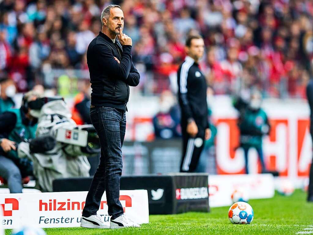 Der Mannschaft von Adi Htter hatte noch die Derby-Niederlage gegen Kln zu verdauen.