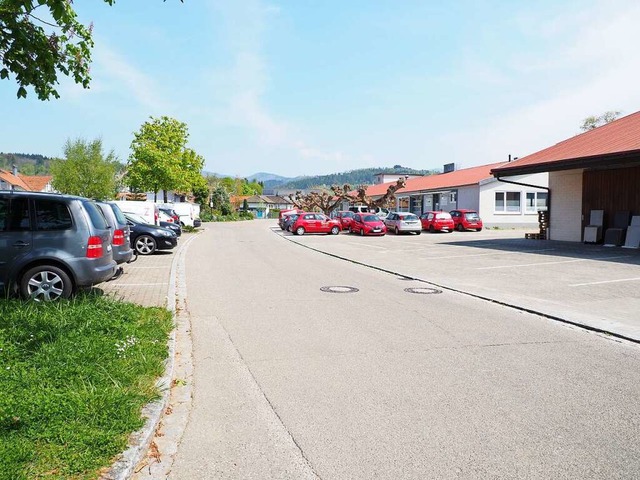 Im Gewerbegebiet Kppele - rechts die ...nstes - herrscht ein groer Parkdruck.  | Foto: Herbert Frey