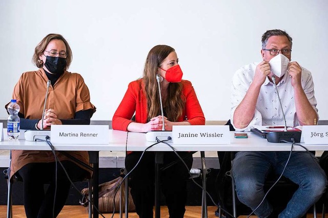 Martina Renner (Die Linke, l-r), Bunde...s Parteivorstands der Linken zusammen.  | Foto: Christophe Gateau (dpa)