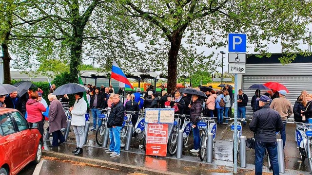 Neben dem Bahnhof in Lahr findet eine ...ung der pro-russischen Bewegung statt.  | Foto: Karl Kovacs