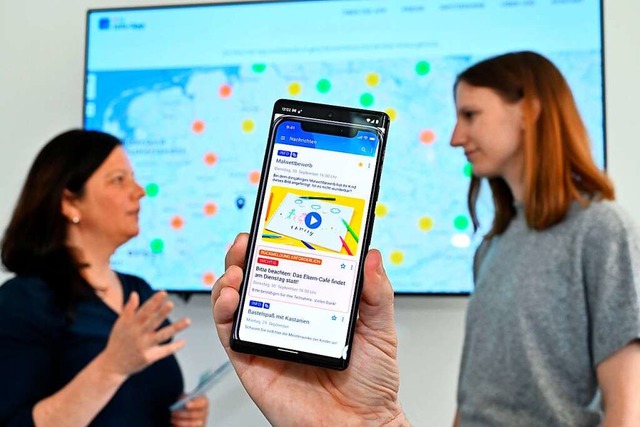 ber die Stay-Informed-App auf demHandy erhalten Eltern Infos aus der Kita.   | Foto: Thomas Kunz