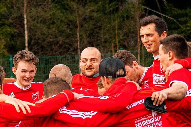 Jede Menge Grund zum Jubel: Die Fubal... Hinterzarten feierten einen 7:1-Sieg.  | Foto: Wolfgang Scheu