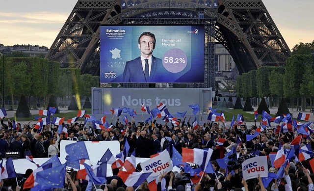 Mit der Hochrechnung um 20 Uhr war kla...tsinhaber Macron liegt deutlich vorne.  | Foto: LUDOVIC MARIN (AFP)