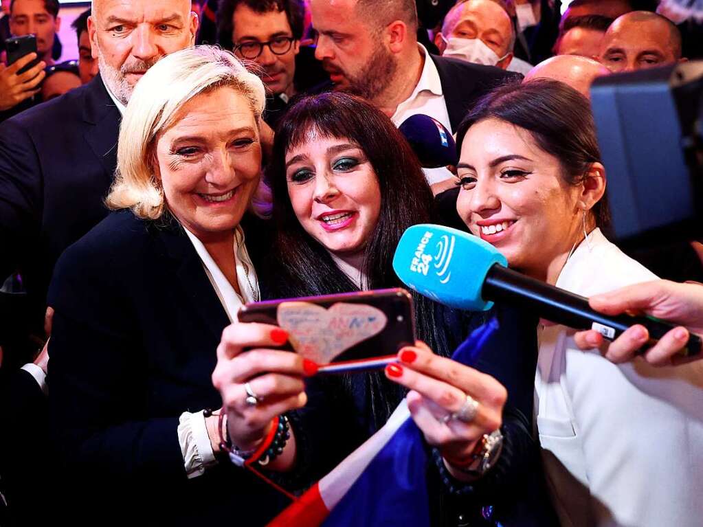 Le Pen mit Anhngerinnen