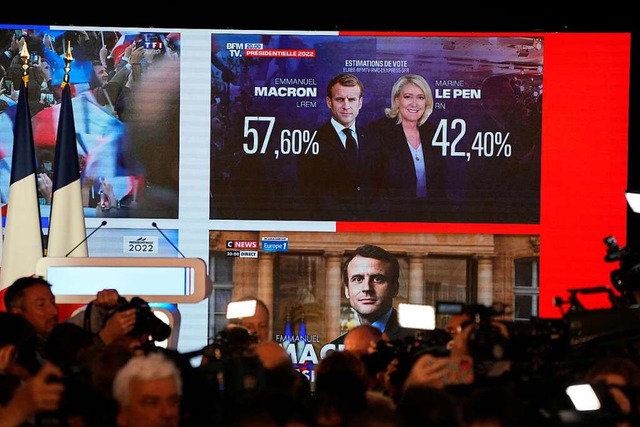 Landesweit kndigten schon die ersten ...de des Wahlabends Marine Le Pen vorne.  | Foto: Francois Mori (dpa)