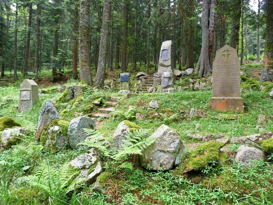 Verwunschener Ort, düstere Vergangenheit: der Waldfriedhof Germania im Elsass  | Foto: Rolf Müller