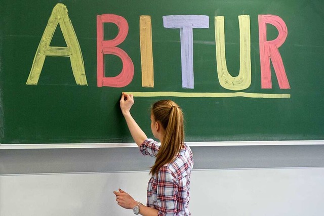 Am Montag haben die schriftlichen Abiturprfungen  im Kreis begonnen  | Foto: Tobias Kleinschmidt (dpa)