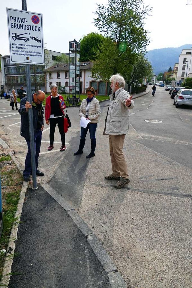 Hier kommt kein Rollator rauf und runt...s Stadtseniorenrates im Papiergssle.   | Foto: Sylvia Sredniawa