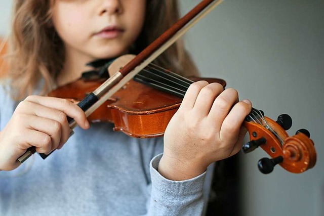 Beim Musizieren lernen Kinder mehr als Noten und Handgriffe.  | Foto: Philippe Devanne (Adobe Stock)