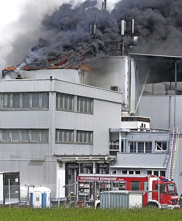 Der Grobrand des Produktionsgebudes ...derung fr die Feuerwehr Bonndorf dar.  | Foto: Stefan Limberger-Andris