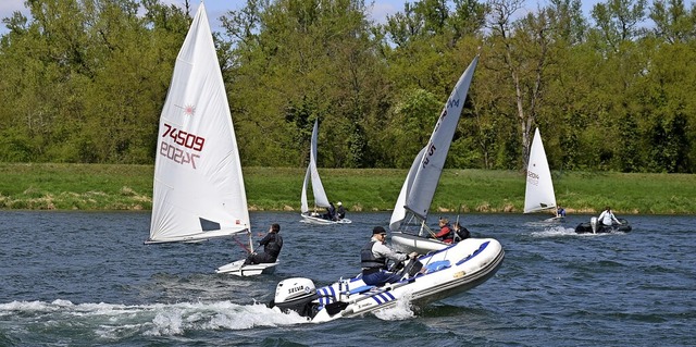 Wiedereinstieg in den Segelsport: Teil...ungskurses auf dem Rhein bei Sasbach.   | Foto: Roland Vitt