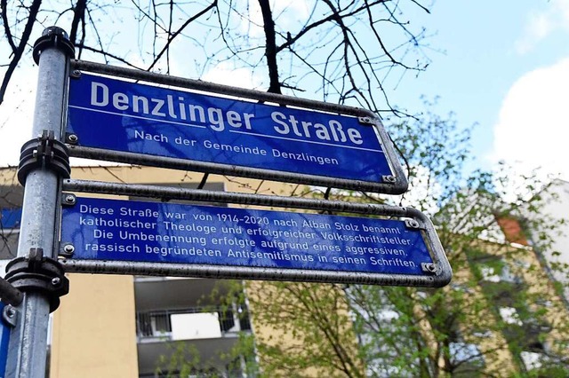 In Freiburg wurde aus der Alban-Stolz-...11; mit Hinweis auf dem Straenschild.  | Foto: Markus Zimmermann