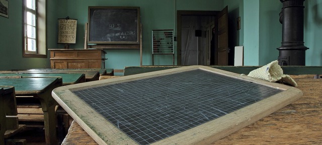 Blick in ein altes Klassenzimmer, vorn..., wie sie frher jedes Schulkind hatte  | Foto: roostler - stock.adobe.com