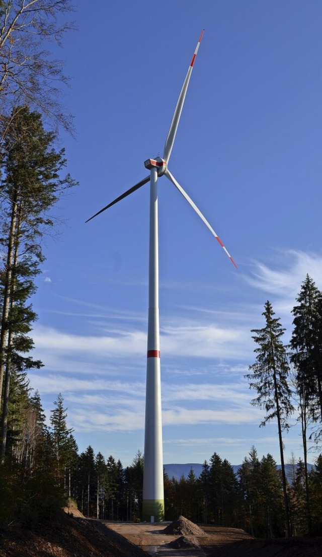 Eine der Windkraftanlagen am Rotzel in...rn und einer  Nabenhhe von 160 Metern  | Foto: Nikolaus Bayer