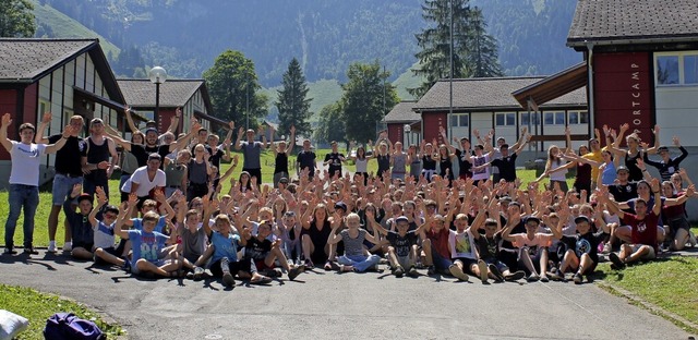 Da ist was los: Dieses Gruppenfoto entstand bei einem KJG-Lager in Melchsee  | Foto: Gruppenleiter Ferienlager